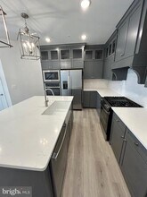 2512 W Peninsula Dr in Baltimore, MD - Foto de edificio - Building Photo