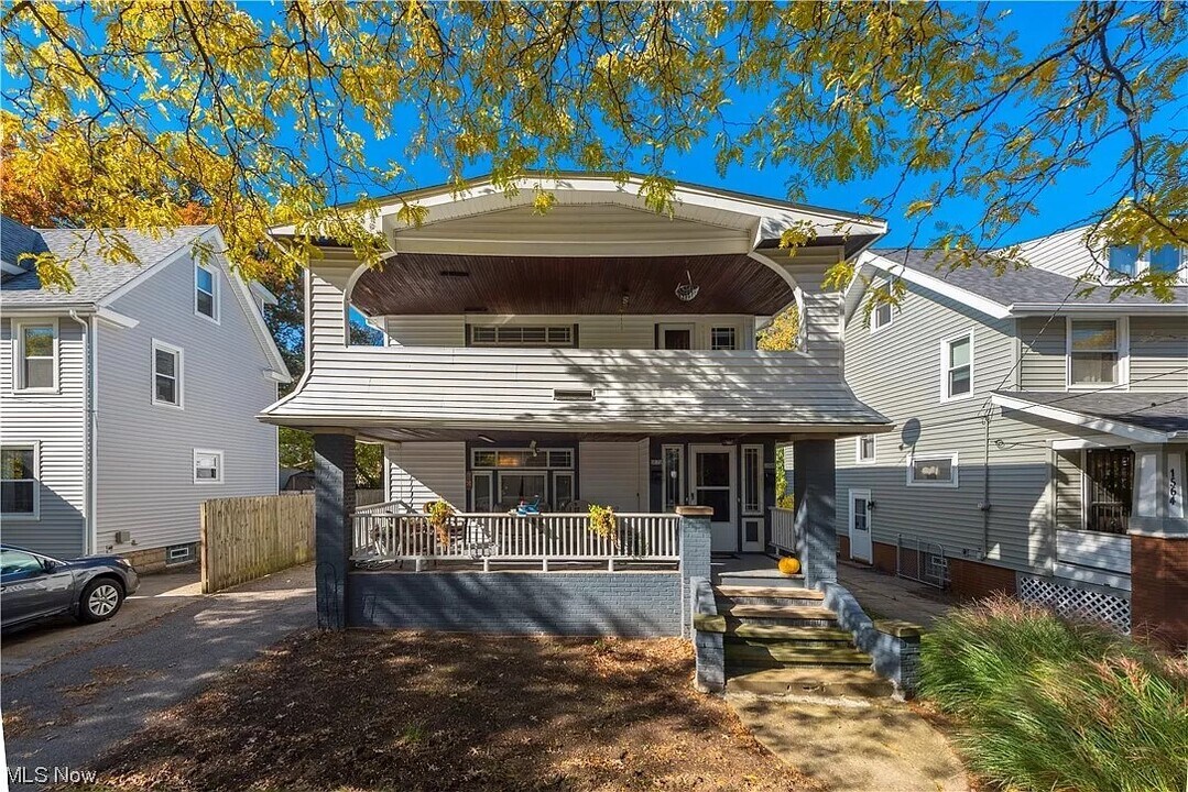1568 Larchmont Ave in Lakewood, OH - Building Photo