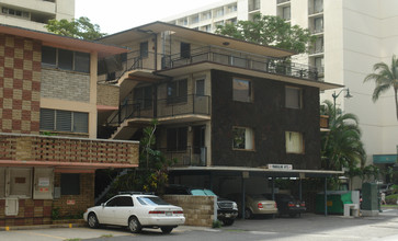 Paoakalani Apartments in Honolulu, HI - Building Photo - Building Photo