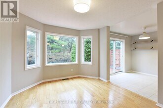 124 Blackdome Crescent in Ottawa, ON - Building Photo - Building Photo