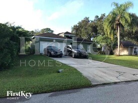 5351 Sylvania Ave in North Port, FL - Building Photo