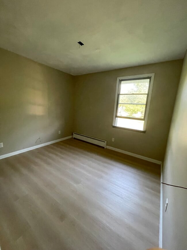 421 Woodburne Dr in Utica, NY - Building Photo - Building Photo