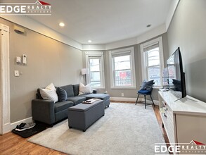 33 Adamson St, Unit 2 in Boston, MA - Foto de edificio - Building Photo