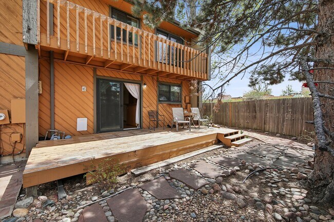 12610 W Bayaud Ave in Lakewood, CO - Foto de edificio - Building Photo