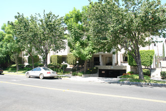 Residential Condominium in Glendale, CA - Building Photo - Building Photo