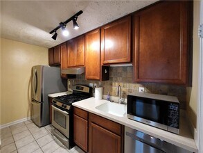 6822 Glenridge Dr in Atlanta, GA - Building Photo - Building Photo