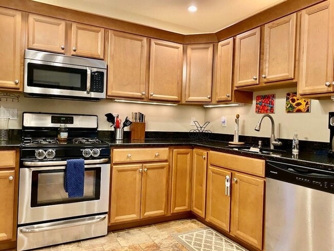 61 Callender Ave in Newport, RI - Building Photo - Building Photo