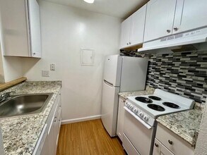 143 Piccadilly Pl in San Bruno, CA - Building Photo - Building Photo