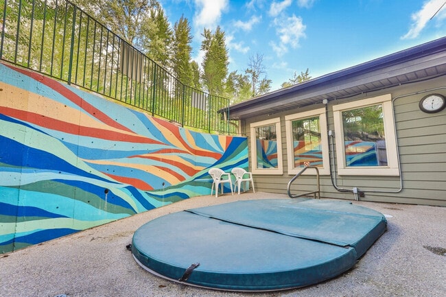 1639 McDonald Ave in Fernie, BC - Building Photo - Building Photo