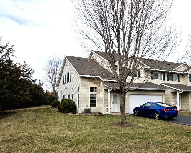 24 Bridgewater Trail in Hudson, WI - Building Photo - Building Photo