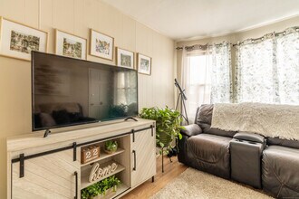 24 Rocky Hill Ave, Unit 2nd Floor in New Britain, CT - Building Photo - Building Photo