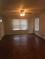 1503 N Cleveland Ave in Cameron, TX - Building Photo