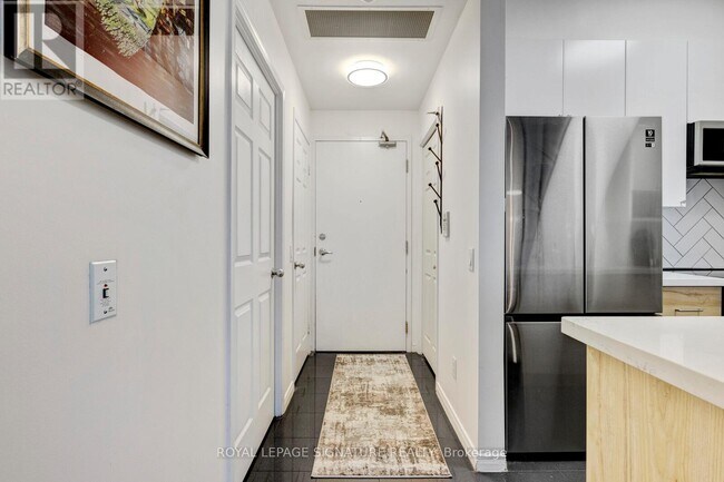 155 Beecroft Rd in Toronto, ON - Building Photo - Building Photo