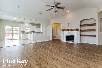 1100 Nora Ln in Denton, TX - Building Photo - Building Photo