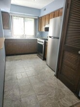 1881 Michigan City Rd, Unit 1E in Calumet City, IL - Foto de edificio - Building Photo