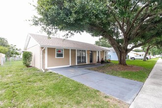 7960 Putnam Cir in New Port Richey, FL - Foto de edificio - Building Photo