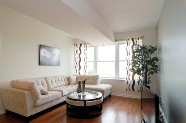 4217 W Irving Park Rd, Unit 2C