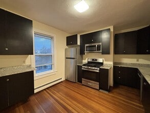 68 Pleasant St, Unit 66-3 in Cambridge, MA - Building Photo - Building Photo