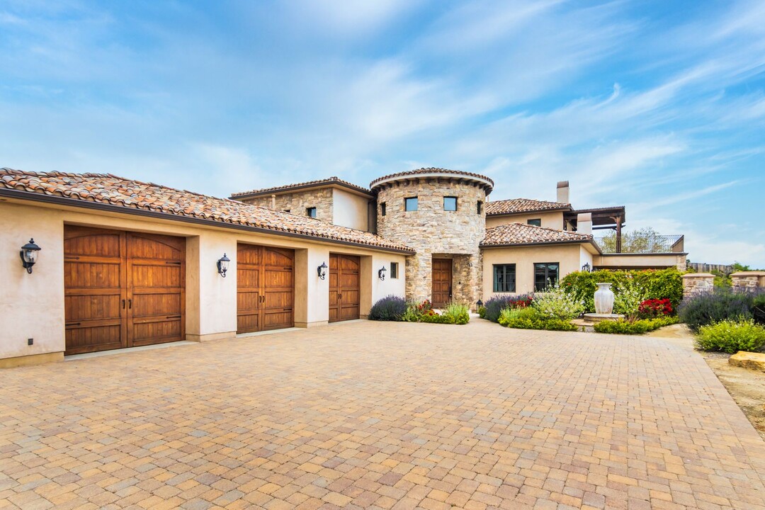 1620 Luse Tank Rd in Topanga, CA - Building Photo