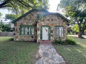 1111 Clinton Ave in Stephenville, TX - Building Photo