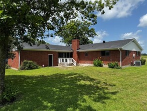 1001 Crisp Rd in Ennis, TX - Building Photo - Building Photo