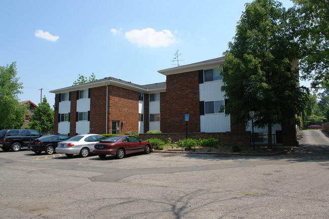 821 N Pennsylvania Ave in Lansing, MI - Foto de edificio - Building Photo