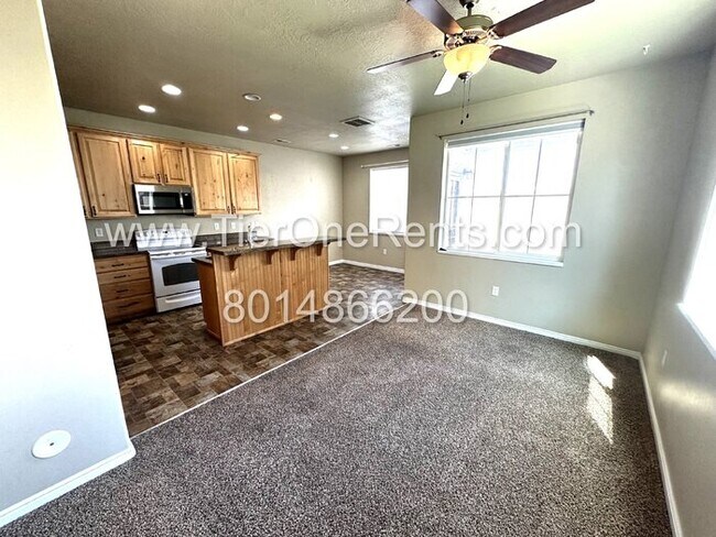 1034 Allington Dr in North Salt Lake, UT - Building Photo - Building Photo