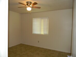 13230 N 21st Pl, Unit #3 in Phoenix, AZ - Foto de edificio - Building Photo