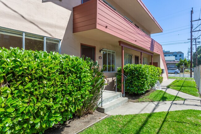 3800 Shafter Ave in Oakland, CA - Foto de edificio - Building Photo