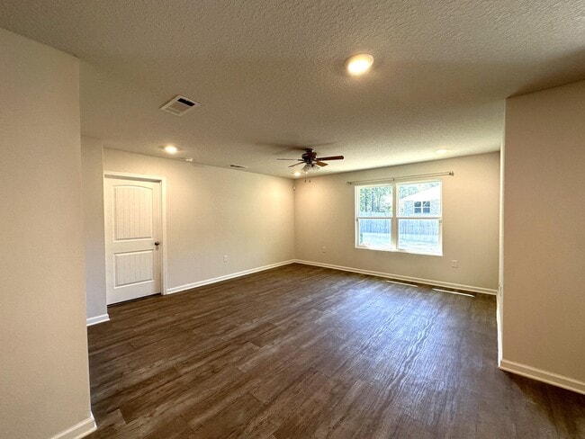 3481 Sparco Dr in Crestview, FL - Building Photo - Building Photo