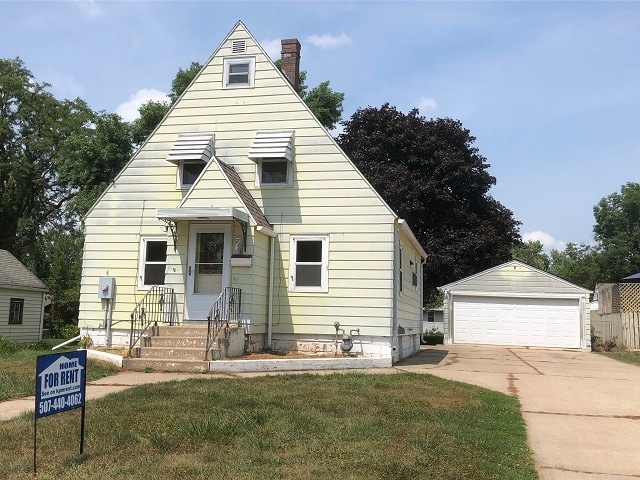 property at 2113 Oakland Ave E