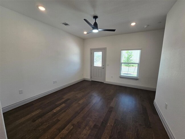 2105 Tiger Trail, Unit 701 in Round Rock, TX - Building Photo - Building Photo