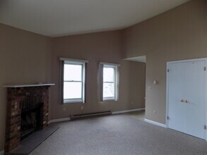 34 Valley Dr in New Milford, CT - Building Photo - Building Photo