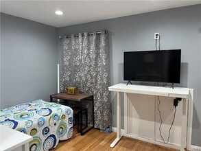 15980 Filbert St in Los Angeles, CA - Building Photo - Building Photo