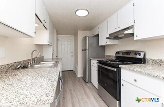 2410 Patrick Henry St in Temple, TX - Building Photo - Building Photo