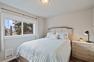 3012 N Hogan St, Unit #1 in Spokane, WA - Building Photo - Building Photo