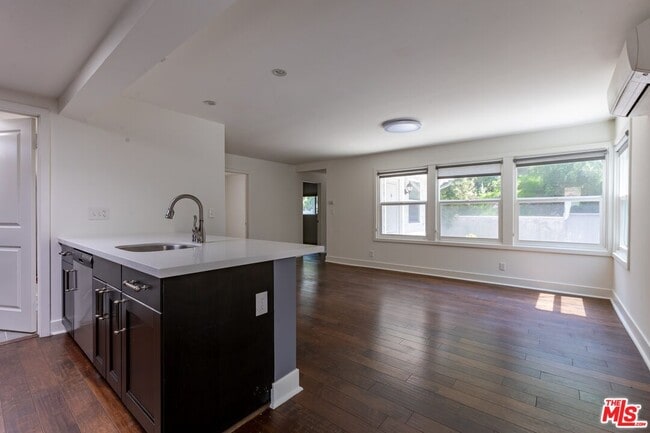 2147 N Beverly Glen Blvd in Los Angeles, CA - Building Photo - Building Photo