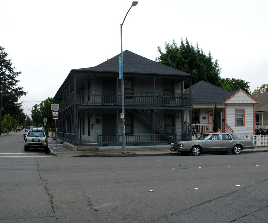 300 Santa Rosa Ave in Santa Rosa, CA - Foto de edificio