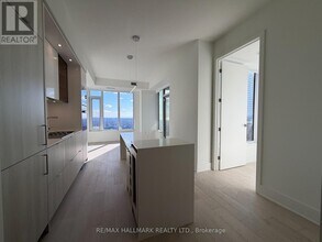 11 Yorkville Ave in Toronto, ON - Building Photo - Building Photo