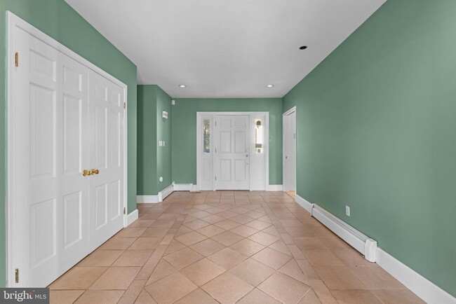 901 Walker Rd in Great Falls, VA - Building Photo - Building Photo