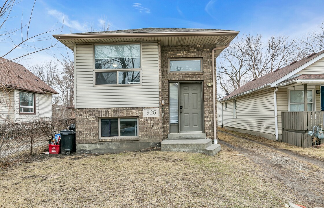 926 California Av in Windsor, ON - Building Photo