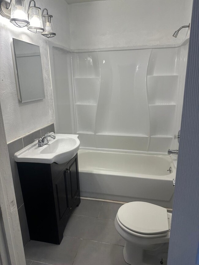 5004 Euclid Ave in Kansas City, MO - Building Photo - Building Photo