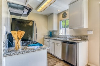 Canyon Club Apartments in Upland, CA - Building Photo - Building Photo