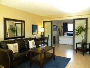 Urban Oasis in Tampa, FL - Building Photo - Building Photo