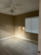 987 NE 131st St-Unit -2 in North Miami, FL - Foto de edificio - Building Photo