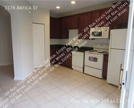 3176 Antica St in Ft. Myers, FL - Foto de edificio - Building Photo