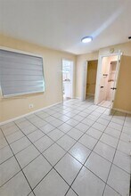 6120 Hayes St in Hollywood, FL - Building Photo - Building Photo