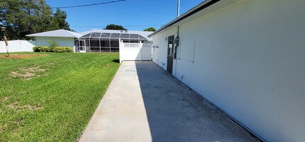 1616 20th St SW, Unit 2nd in Vero Beach, FL - Foto de edificio - Building Photo