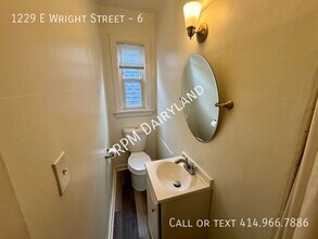 1229 E Wright St in Milwaukee, WI - Foto de edificio - Building Photo