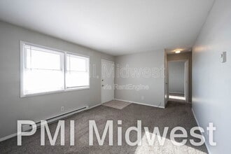 2950 W U.S. 52 in New Palestine, IN - Foto de edificio - Building Photo